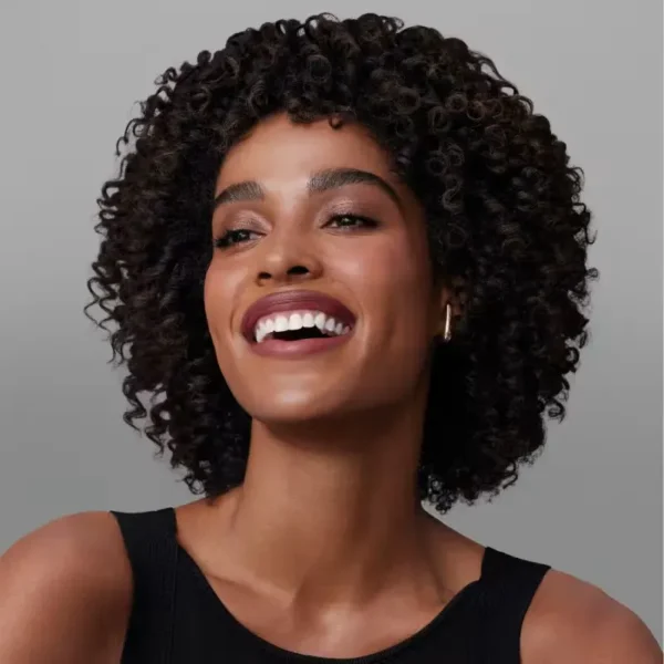 Modelo Máscara Capilar Nutrição Profunda 250g